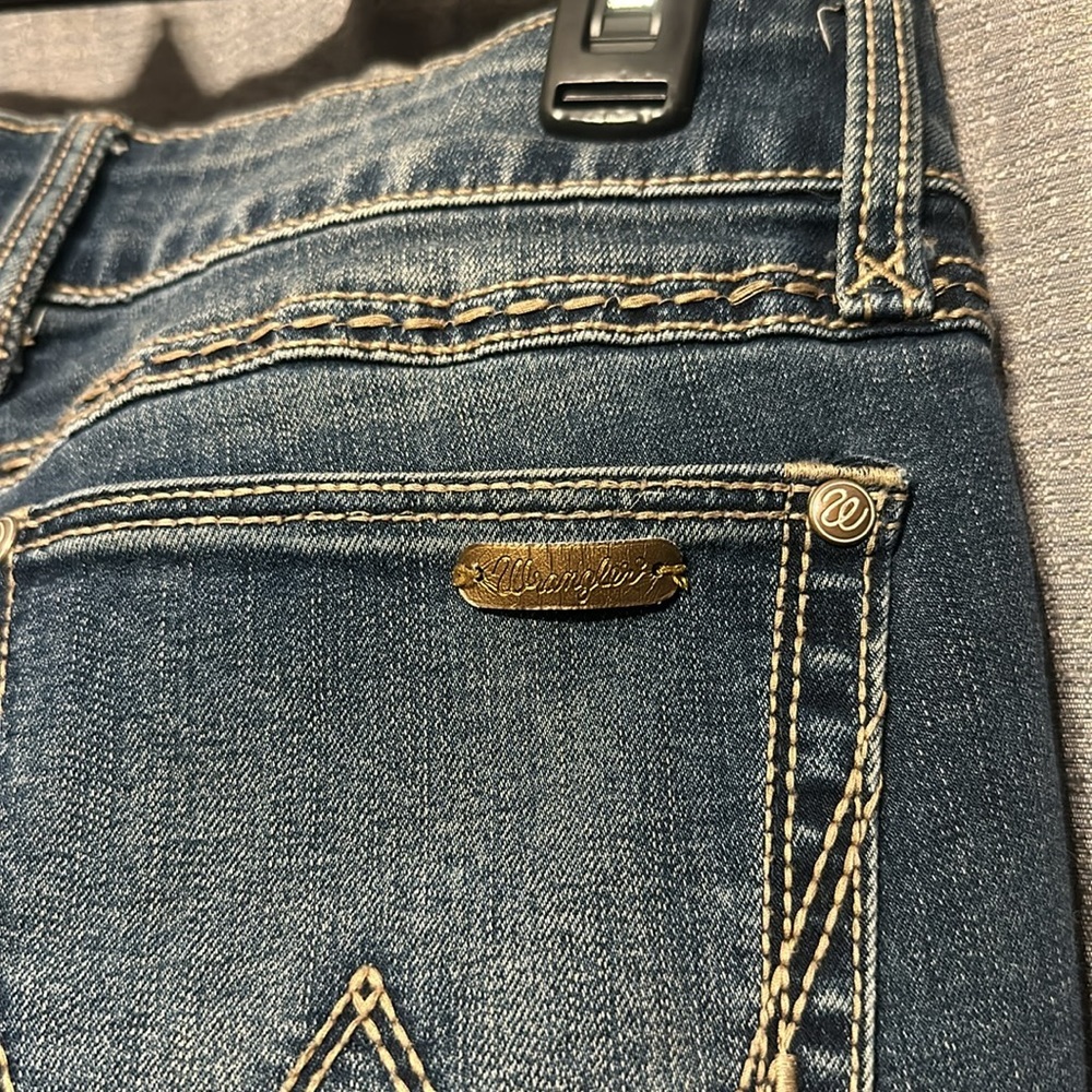 Women wrangle jeans - Picture 10 of 10
